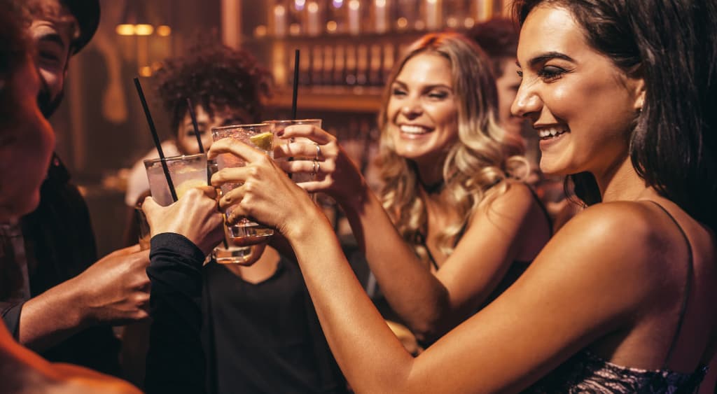 Girls_holding_drinks_cheersing.jpg